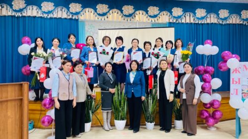 Жылдын мыкты мугалими-2026 сынагы өтүлүп, креатив, санарип, даанышман, дасыккан, жаратман, чыгармачыл мугалимдер аныкталды