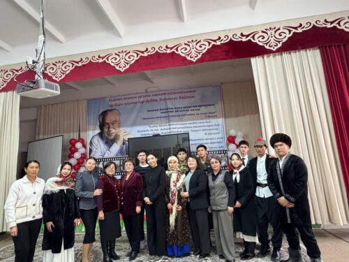 Залкар жазуучу Чынгыз Айтматовдун туулган күнүнө карата өткөрүлгөн "Каармандар сүйлөшөт" сынагына биз да катышып, чыгармачылык дараметибизди көрсөтүп келдик